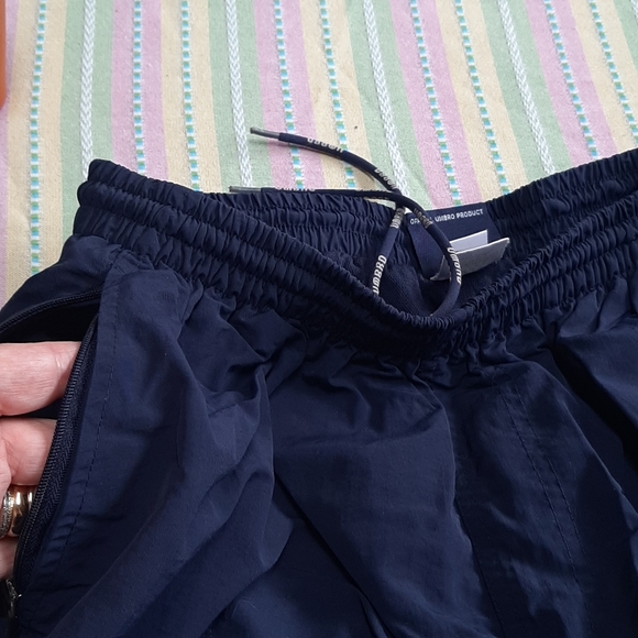 Ladie's Umbro Capris - Picture 4 of 6